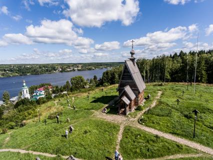 Плес. Церковь Воскресения Христова на горе Левитана.