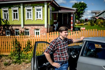 Плес. Владелец эко-деревни `Знатная сторонка` Даниэль Маньенан.