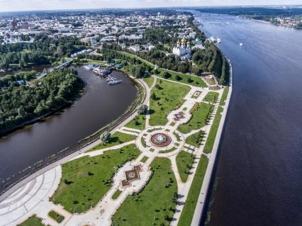 Ярославль. Виды на стрелку у слияния рек Волги и Которосли с высоты птичьего полета.