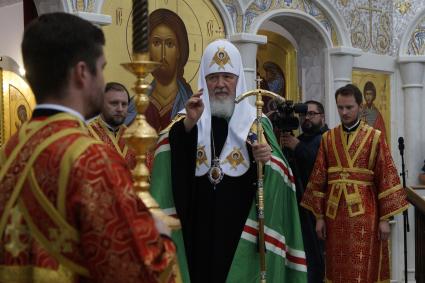 Свердловская область. Алапаевск. Патриарх Кирилл во время освящения храма Федоровской иконы Божией Матери, построенного на территории мужского монастыря, у места, где в июле 1918 года были убиты члены Дома Романовых