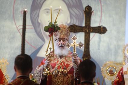 Екатеринбург. \'Царские дни\'. 100-летие с дня гибели семьи Романовых. Патриарх Кирилл во время службы в храме на крови, перед началом крестного хода по последнему пути царской семьи, до Ганиной ямы.