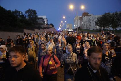 Екатеринбург. \'Царские дни\'. 100-летие с дня гибели семьи Романовых. Крестный ход по последнему пути царской семьи, до Ганиной ямы.