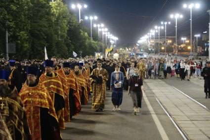 Екатеринбург. \'Царские дни\'. 100-летие с дня гибели семьи Романовых. Крестный ход по последнему пути царской семьи, до Ганиной ямы.