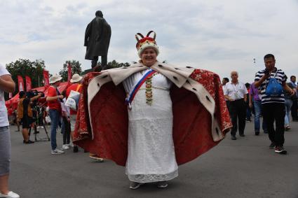 Москва. Болельщица перед началом финального матча ЧМ-2018 между сборными Франции и Хорватии.