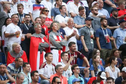 Санкт-Петербург.   Болельщики сборной Англии во время  матча за третье место чемпионата мира по футболу - 2018 между сборными командами Бельгии и Англии.