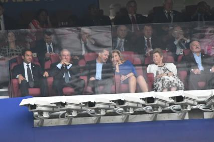 Москва. Президент Армении Армен Саркисян, премьер-министр РФ Дмитрий Медведев с женой Светланой, вдова первого президента России Бориса Ельцина Наина, президент Белоруссии Александр Лукашенко ( справа налево) во время финального матча ЧМ-2018 между сборными Франции и Хорватии.
