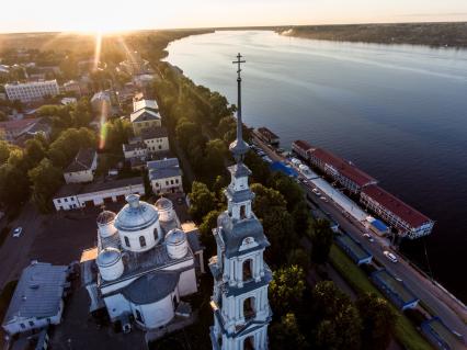 Кинешма. Вид с высоты птичьего полета на Троицко-Успенский кафедральный собор.