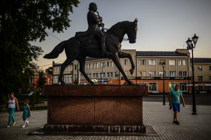 Кинешма. Памятник воеводе Федору Боборыкину.