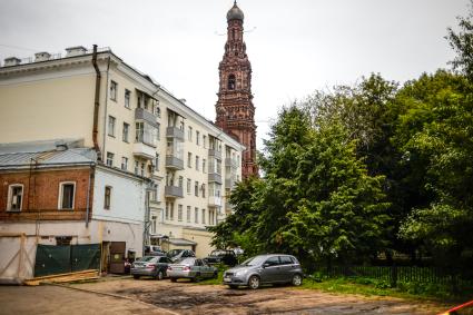 Татарстан, Казань. Колокольня Богоявленского собора на улице Баумана.