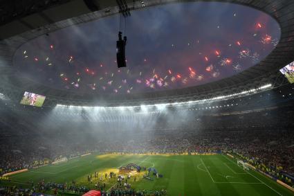 Москва.  Во время церемонии награждения после финального матча чемпионата мира по футболу - 2018 между сборными командами Франции и Хорватии на стадионе `Лужники`.