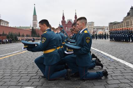 Москва. Во время торжественной церемонии, посвященной выпуску курсантов и кадетов вузов МЧС России  на Красной площади.