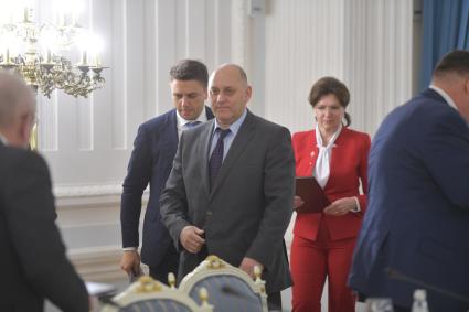 Москва. Заместитель государственного секретаря Союзного государства Алексей Кубрин (в центре) на заседании Группы высокого уровня Совета Министров Союзного государства в Доме приемов Правительства РФ.