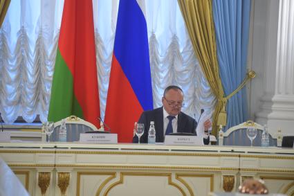 Москва. Заместитель государственного секретаря Союзного государства Николай Корбут на заседании Группы высокого уровня Совета Министров Союзного государства в Доме приемов Правительства РФ.