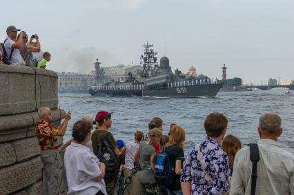 Санкт-Петербург. Малый ракетный корабль`Ливень`во время 
репетиции Главного военно-морского парада в честь дня Военно-Морского Флота.