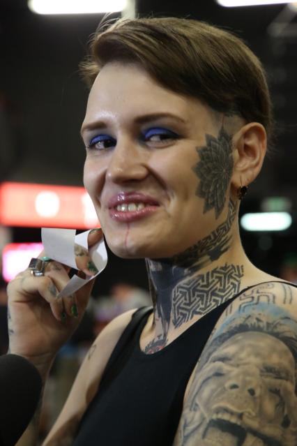 Диск269. Арт-фестиваль THE MOSCOW TATTOO SHOW. 2015. На снимке: девушка с татуировкой на лице