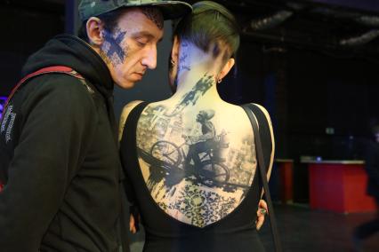 Диск269. Арт-фестиваль THE MOSCOW TATTOO SHOW. 2015. На снимке: девушка с татуировкой на спине