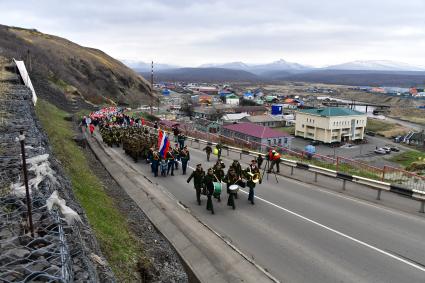 Остров Итуруп, Курильск. Военный парад в день празднования 73-й головщины Победы в Великой Отечественной войне.