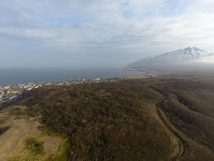 Остров Итуруп, Курильск. Вид на город с высоты.