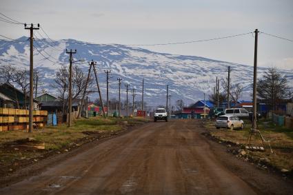 Остров Итуруп, пос. Рейдово. Поселковая дорога.