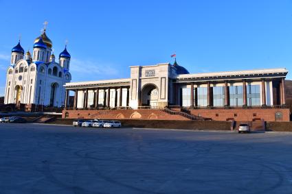 Сахалин, Южно-Сахалинск. Вид на Исторический парк`Россия- моя история`.