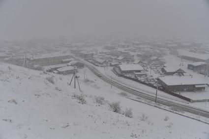 Остров Итуруп, Курильск. Город занесло снегом.