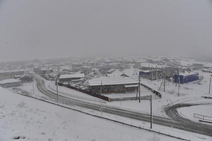 Остров Итуруп, Курильск. Город занесло снегом.