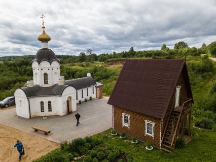 Селигер, село Ельцы. Часовня с купелью у родника `Здоровец`, освященного в честь Образа Пресвятой Богородицы.