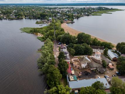 Селигер, Осташков. Вид сверху на Богородицкий женский монастырь на полуострове Житное.