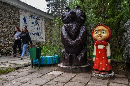 Селижаровский район, Тверская область, Селигер. Отдыхающие  на территории Турбазы Чайка.