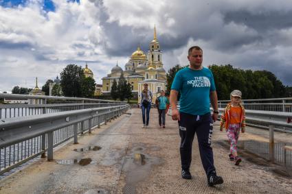 Селигер. Вид на монастырь Нилова Пустынь.