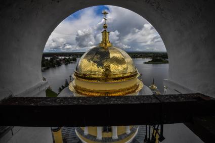 Селигер. Вид на монастырь  Нилова Пустынь.