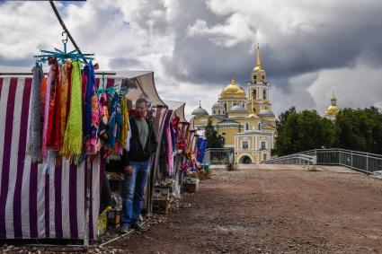 Селигер. Торговые полатки у монастыря  Нилова Пустынь.