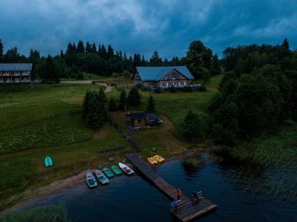 Тверская область, Селигер, деревня Свапуще.  Вид сверху на гостевой дом Вершина.