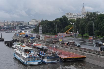 Москва. Вид на Москва-реку у Краснохолмской набережной.