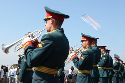 Санкт-Петербург, Кронштадт. Военный духовой оркестр во время главного военно-морского  парада в честь Дня ВМФ России.