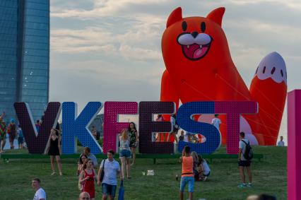 Санкт-Петербург. Посетители на фестивале VK Fest 2018 в парке 300-летия Санкт-Петербурга.