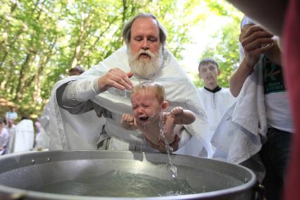 Ставрополь. Массовое крещение на Холодных родниках.