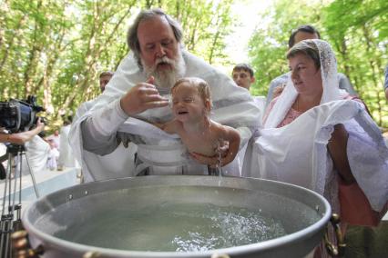 Ставрополь. Массовое крещение на Холодных родниках.