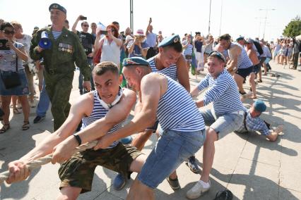 Санкт-Петербург. Десантники во время празднования Дня Воздушно-десантных войск.