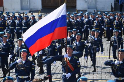 Москва. Торжественный парад в честь празднования Дня Воздушно-десантных войск на Красной площади.