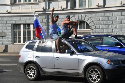 Москва. Участники празднования Дня Воздушно-десантных войск в Парке Горького.