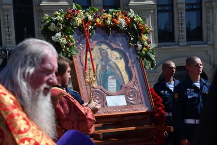 Москва. Торжественный молебен памяти святого пророка Илии на Лобном месте  в честь празднования Дня Воздушно-десантных войск на Красной площади.