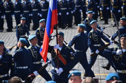 Москва. Торжественный парад в честь празднования Дня Воздушно-десантных войск на Красной площади.