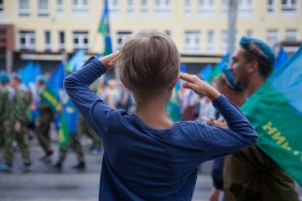 Пермь.  Во время празднования Дня Воздушно-десантных войск.