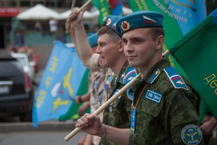 Пермь.  Десантники во время празднования Дня Воздушно-десантных войск.