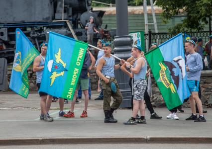 Пермь.  Десантники во время празднования Дня Воздушно-десантных войск.