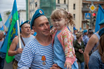 Пермь.  Десантники во время празднования Дня Воздушно-десантных войск.