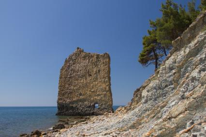 Геленджик. Вид на скалу Парус.