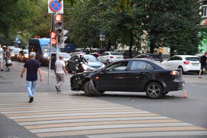 Москва.  Автомобиль, пострадавший в результате ДТП  на Петровско-Разумовском проезде.