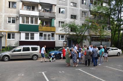 Москва.  Собрание жильцов многоквартирного дома.